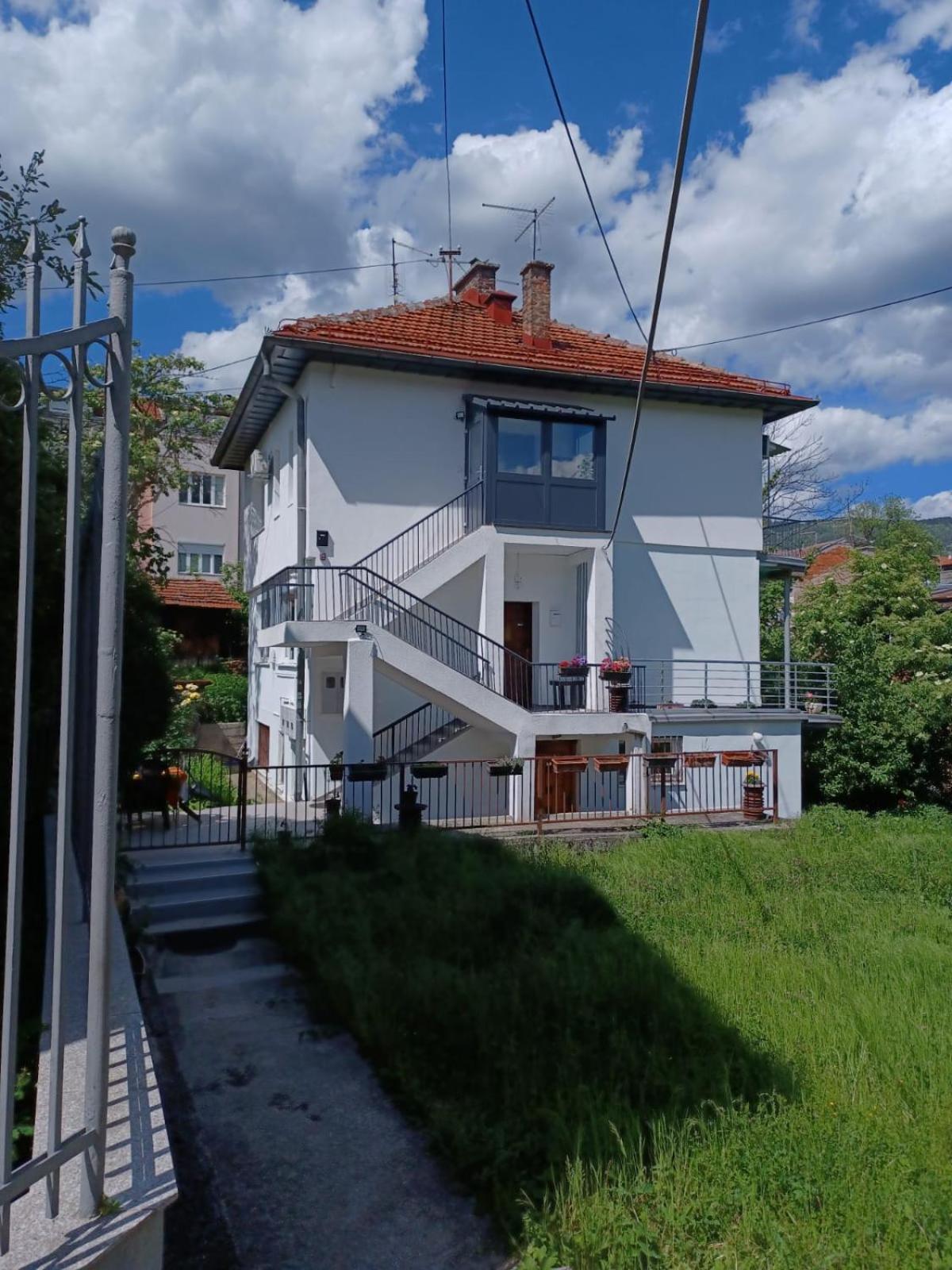 Bright 2Bdr Apartment With Balcony - Free Parking Szarajevó Kültér fotó