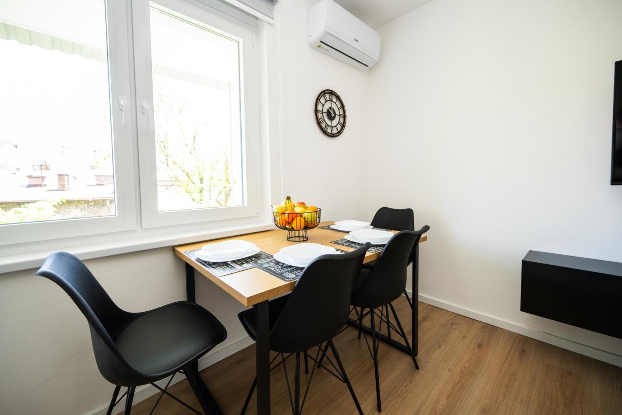 Bright 2Bdr Apartment With Balcony - Free Parking Szarajevó Kültér fotó