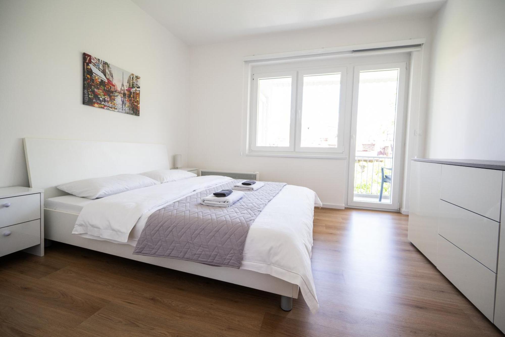 Bright 2Bdr Apartment With Balcony - Free Parking Szarajevó Kültér fotó