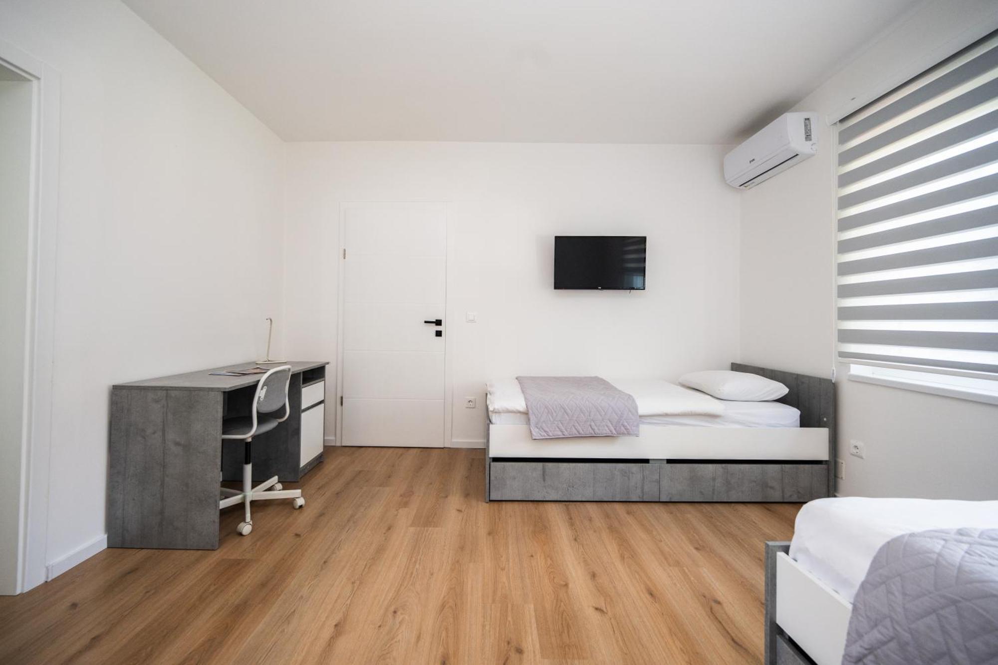 Bright 2Bdr Apartment With Balcony - Free Parking Szarajevó Kültér fotó