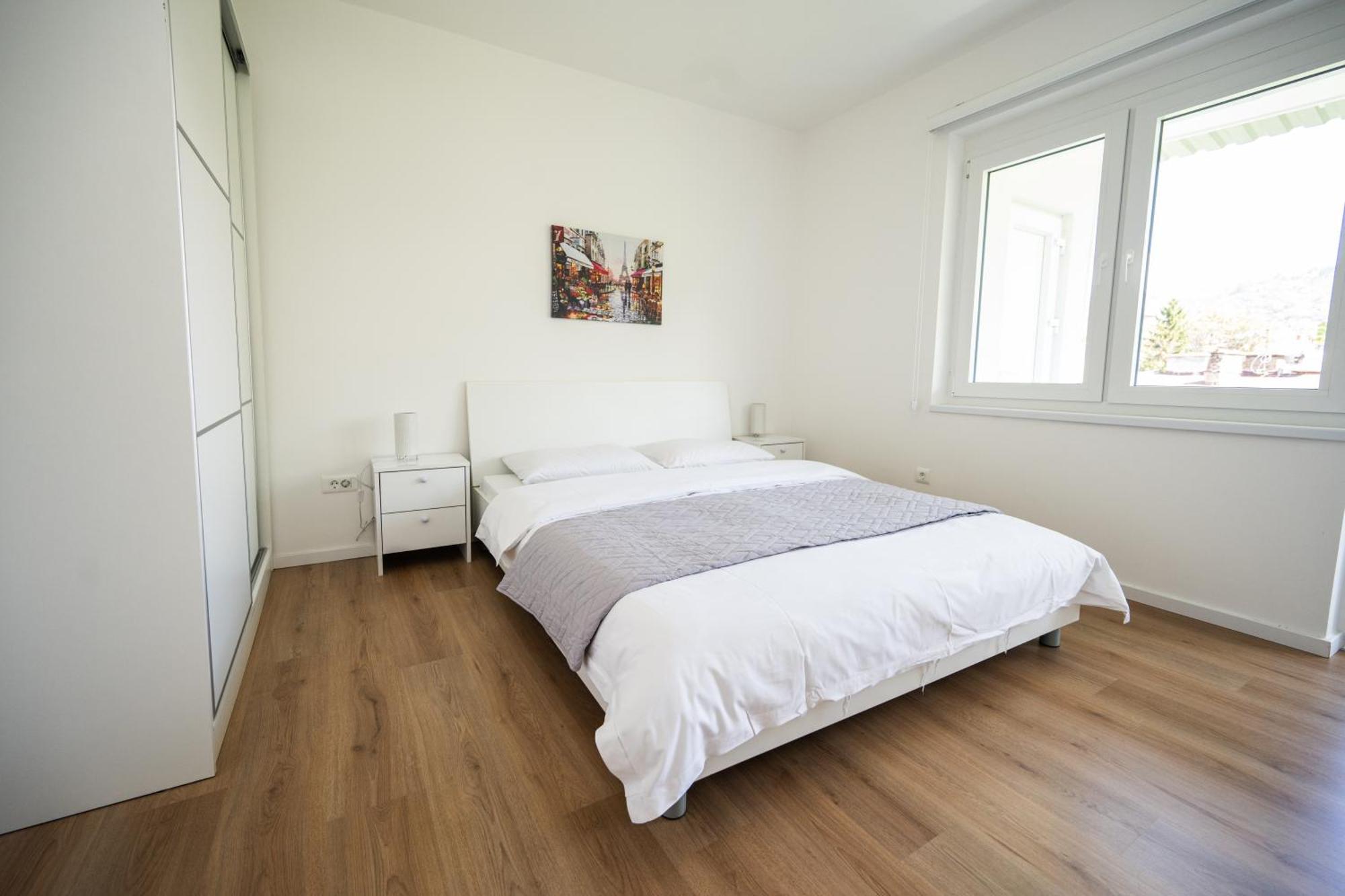 Bright 2Bdr Apartment With Balcony - Free Parking Szarajevó Kültér fotó