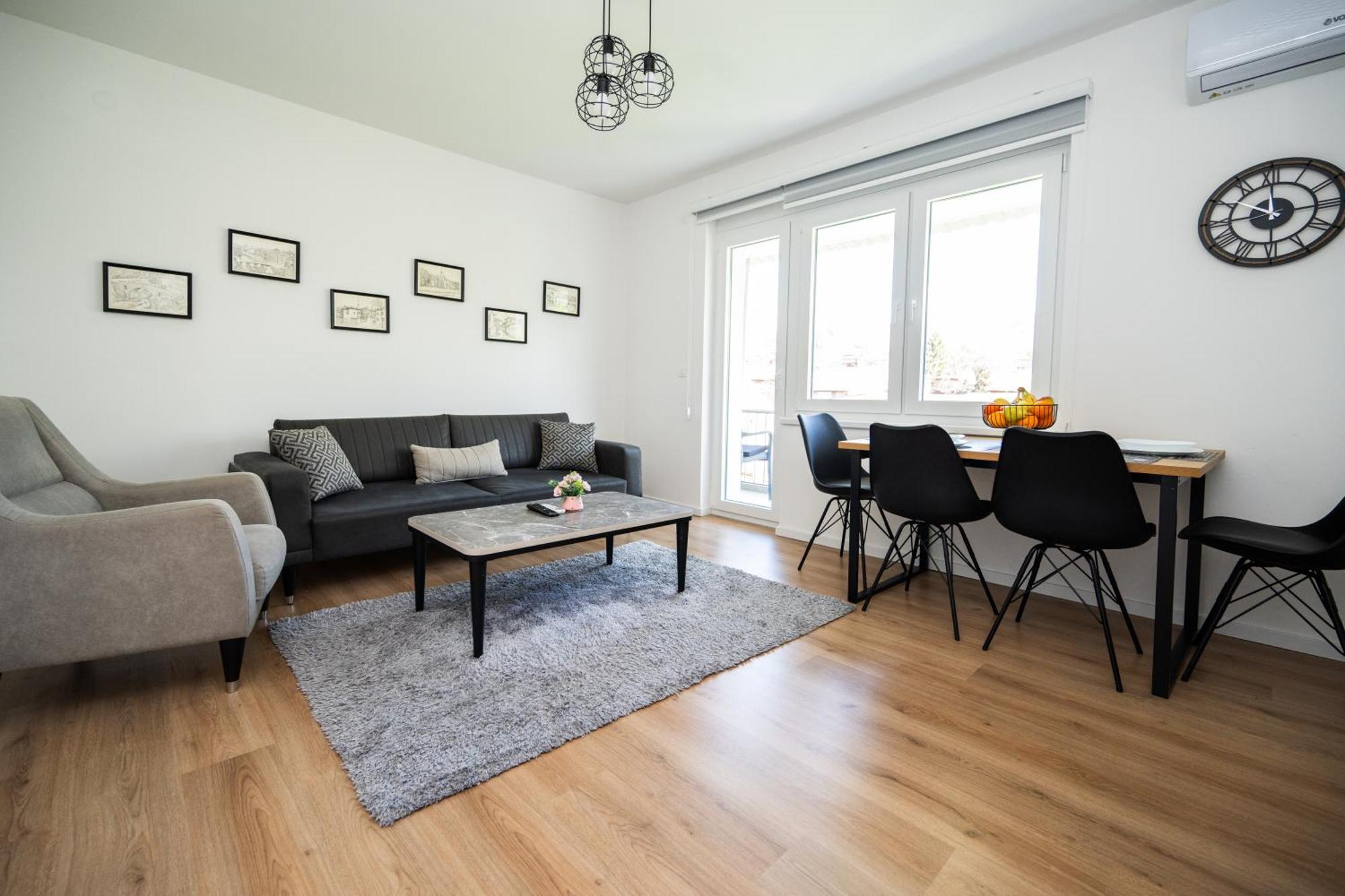 Bright 2Bdr Apartment With Balcony - Free Parking Szarajevó Kültér fotó