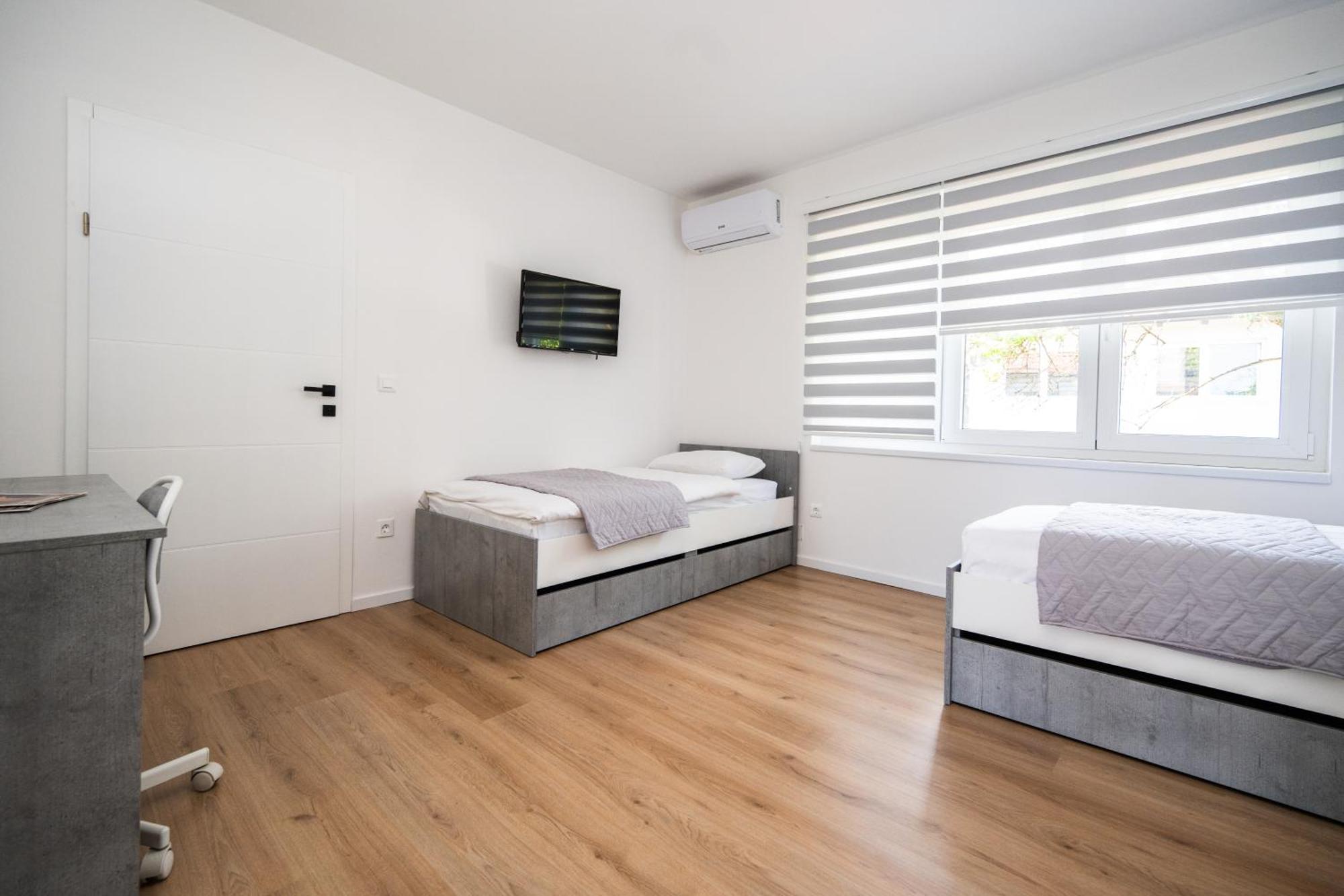Bright 2Bdr Apartment With Balcony - Free Parking Szarajevó Kültér fotó