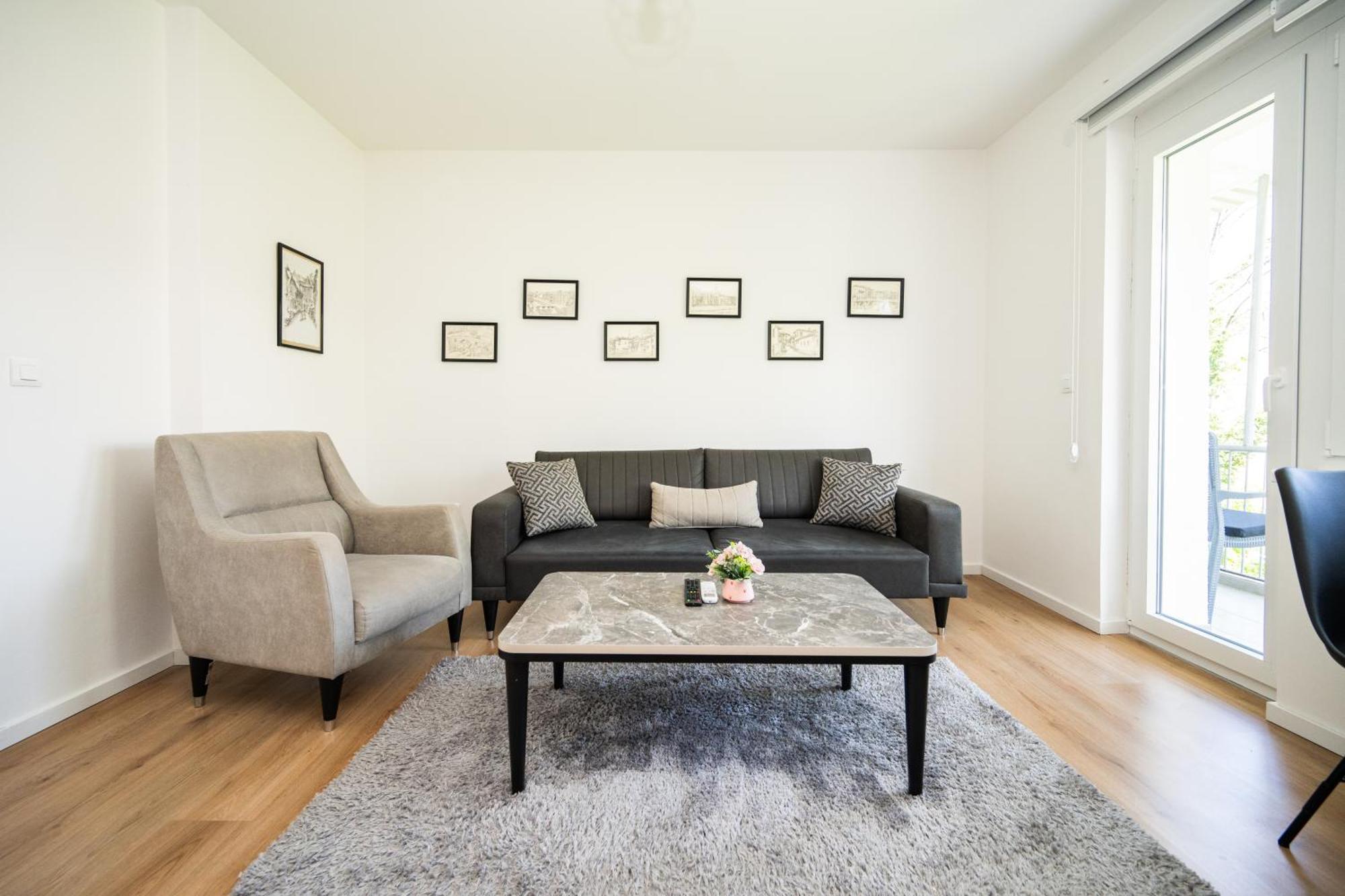 Bright 2Bdr Apartment With Balcony - Free Parking Szarajevó Kültér fotó