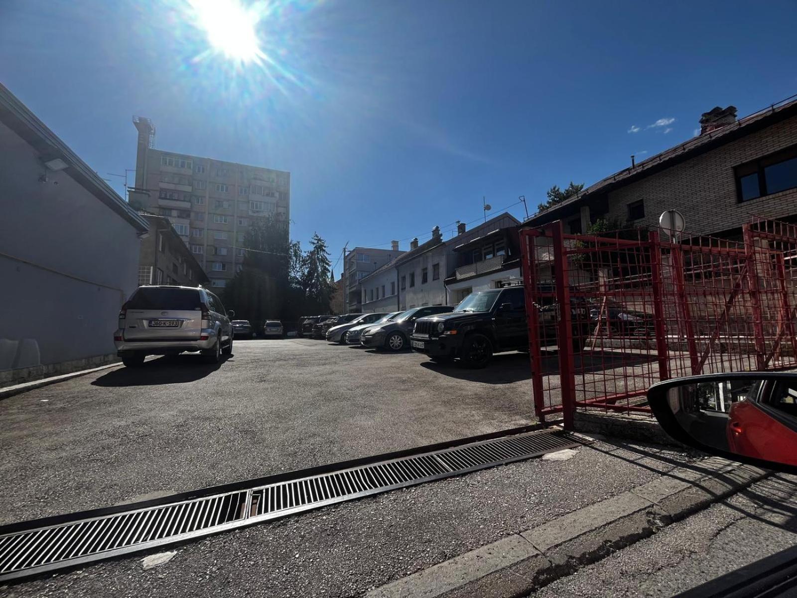 Bright 2Bdr Apartment With Balcony - Free Parking Szarajevó Kültér fotó